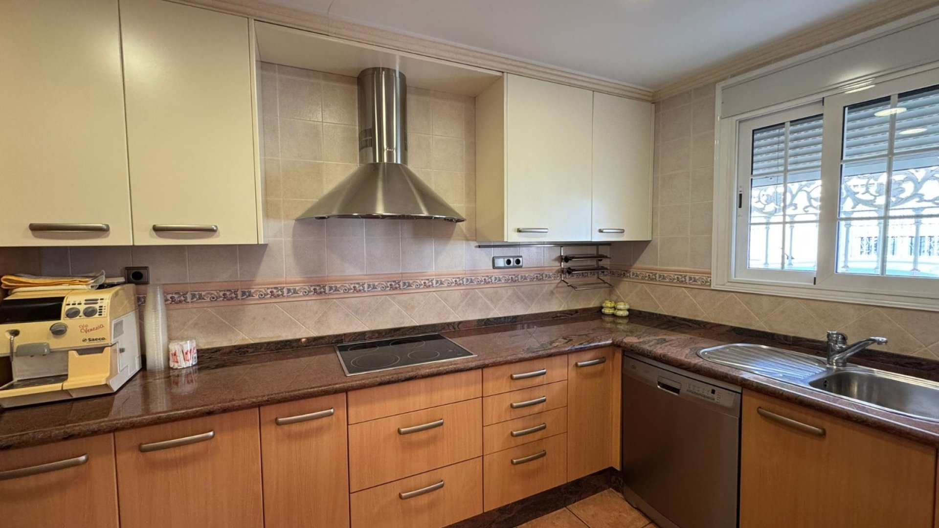 Resale - Townhouse -
Los Montesinos