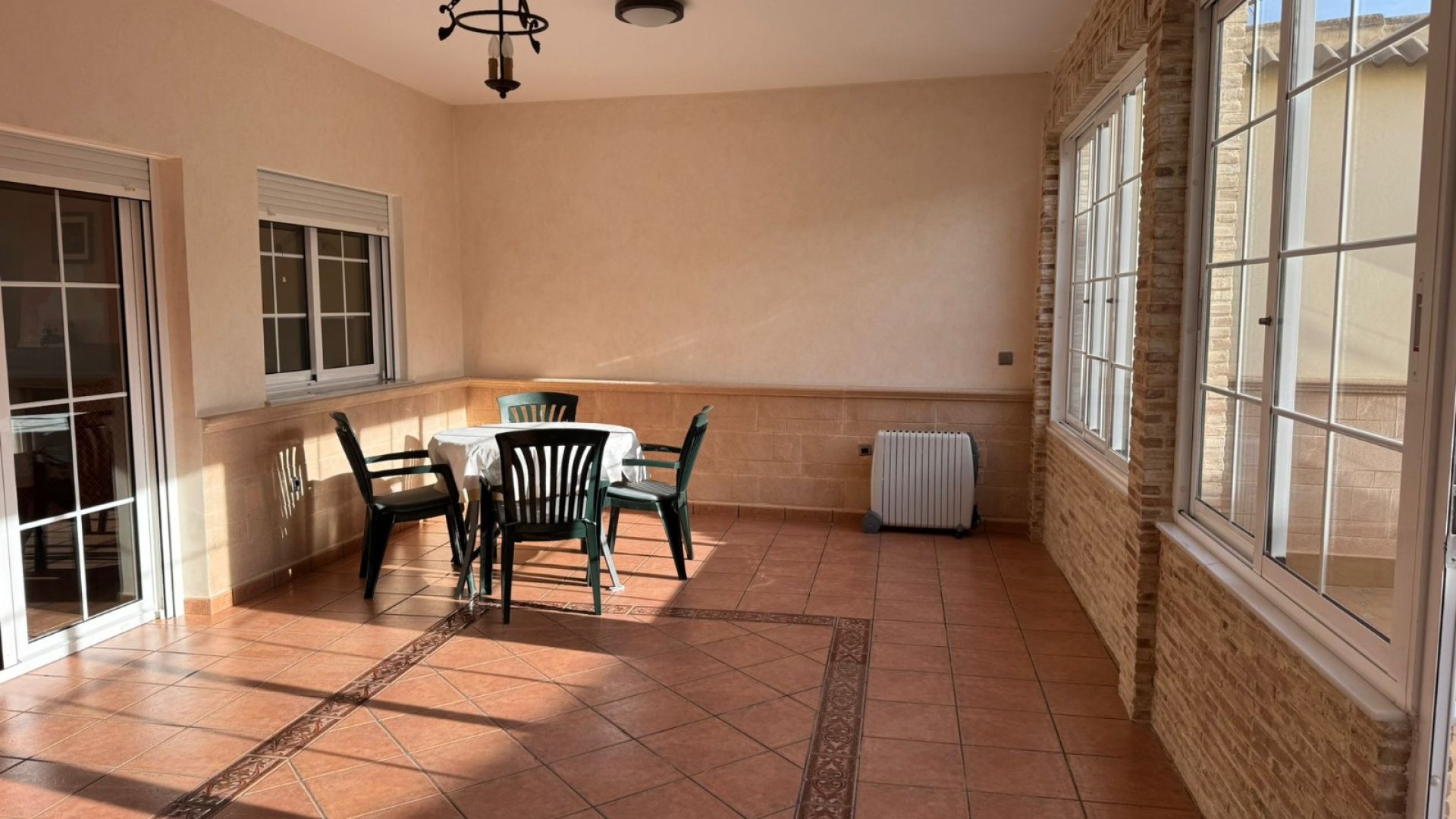 Resale - Townhouse -
Los Montesinos