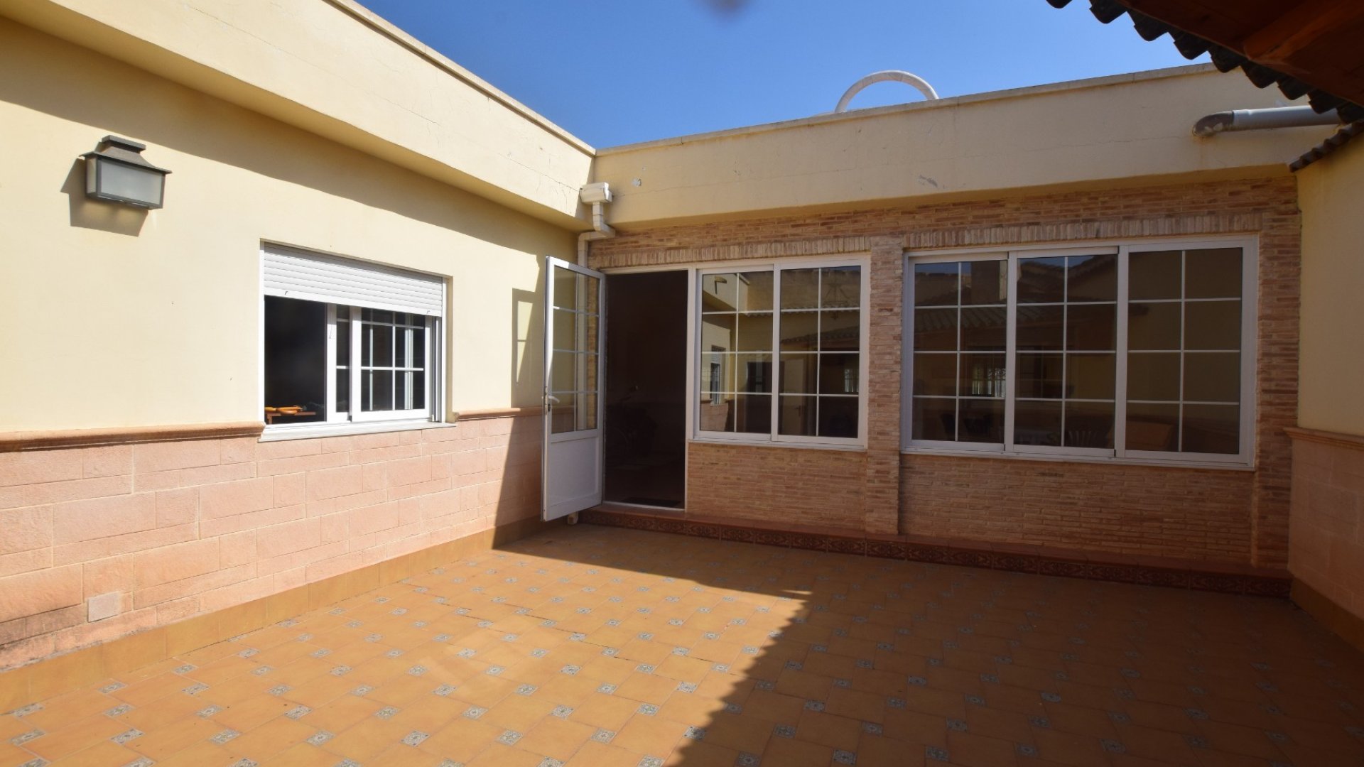 Resale - Townhouse -
Los Montesinos