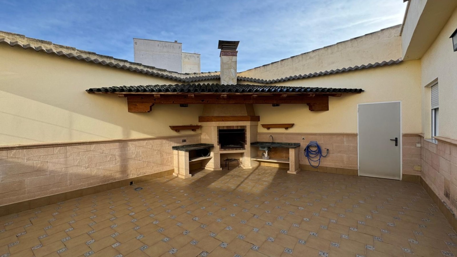 Resale - Townhouse -
Los Montesinos