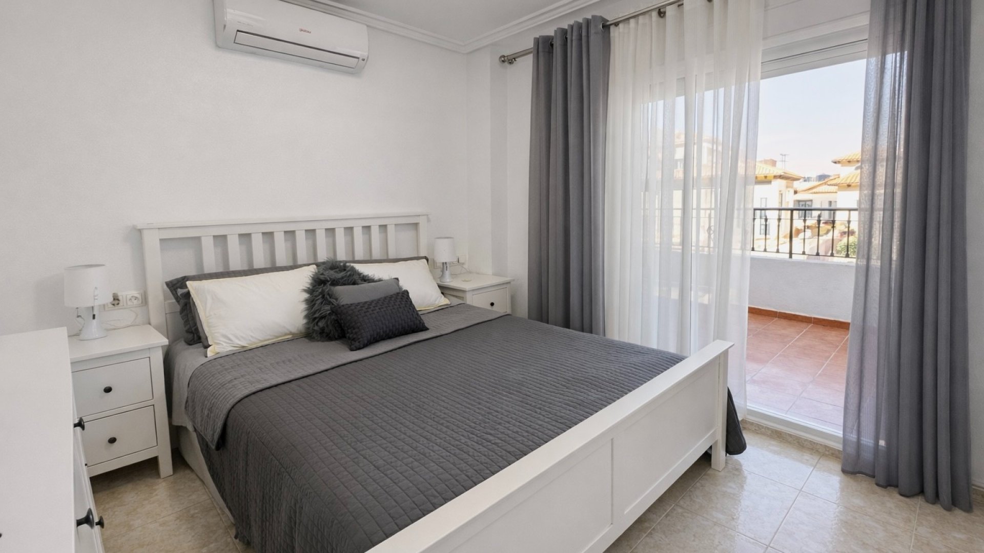 Resale - Townhouse -
Orihuela Costa - La Zenia