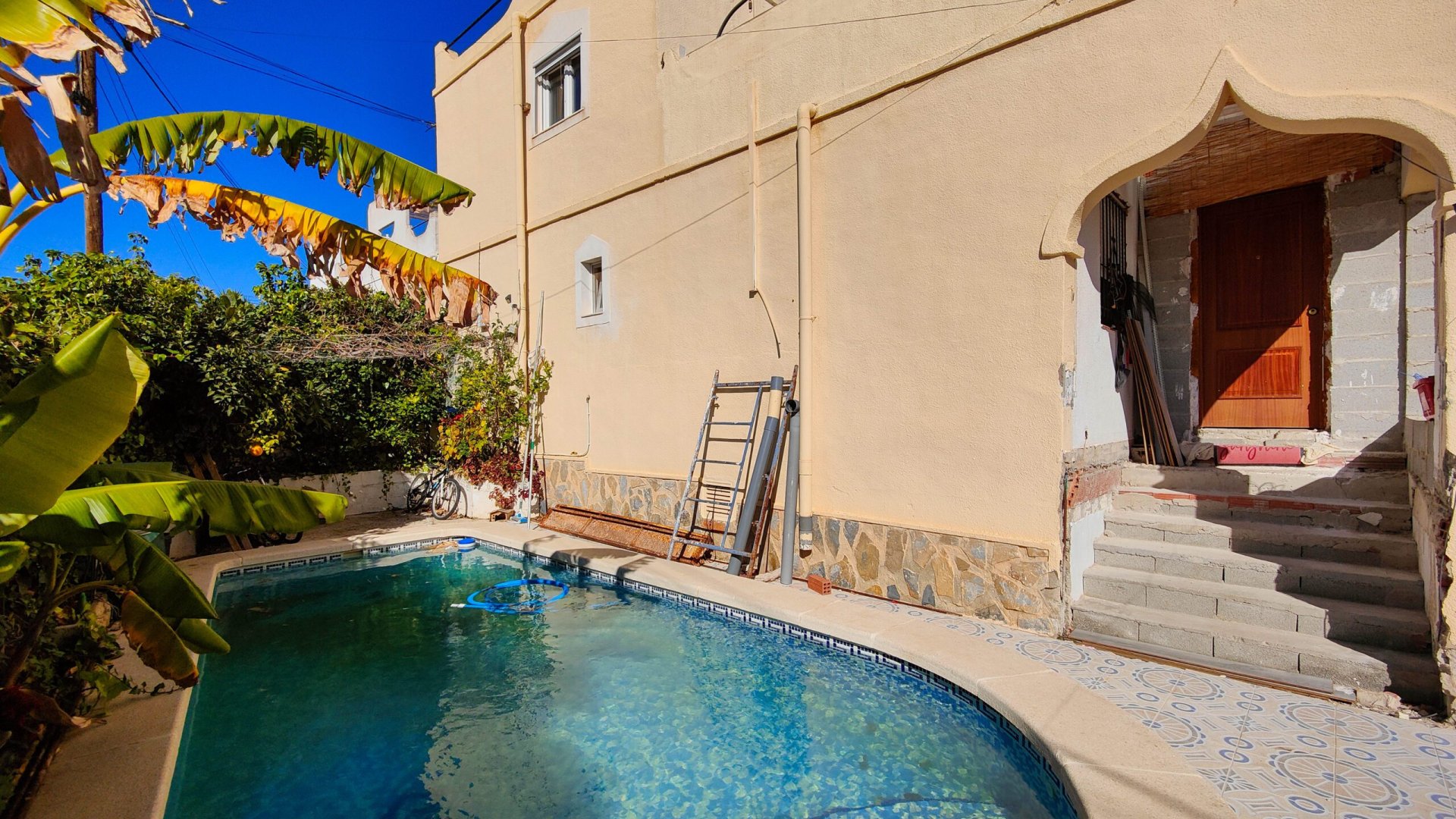 Resale - Townhouse -
San Miguel de Salinas