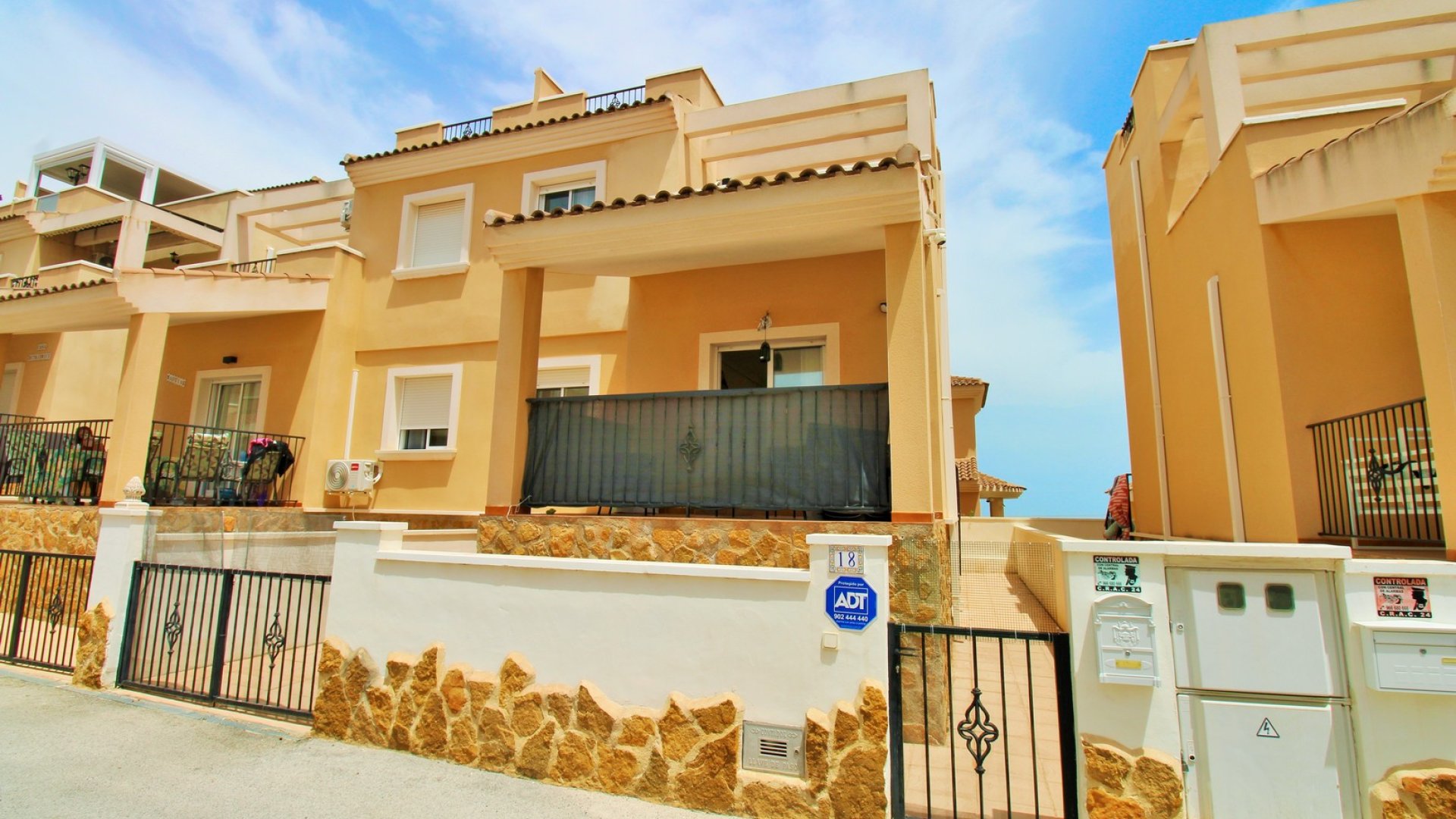 Resale - Townhouse -
San Miguel de Salinas