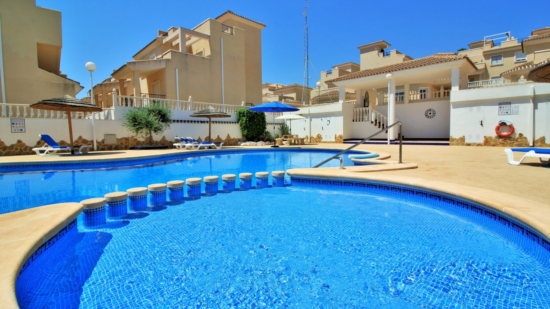 Resale - Townhouse -
San Miguel de Salinas