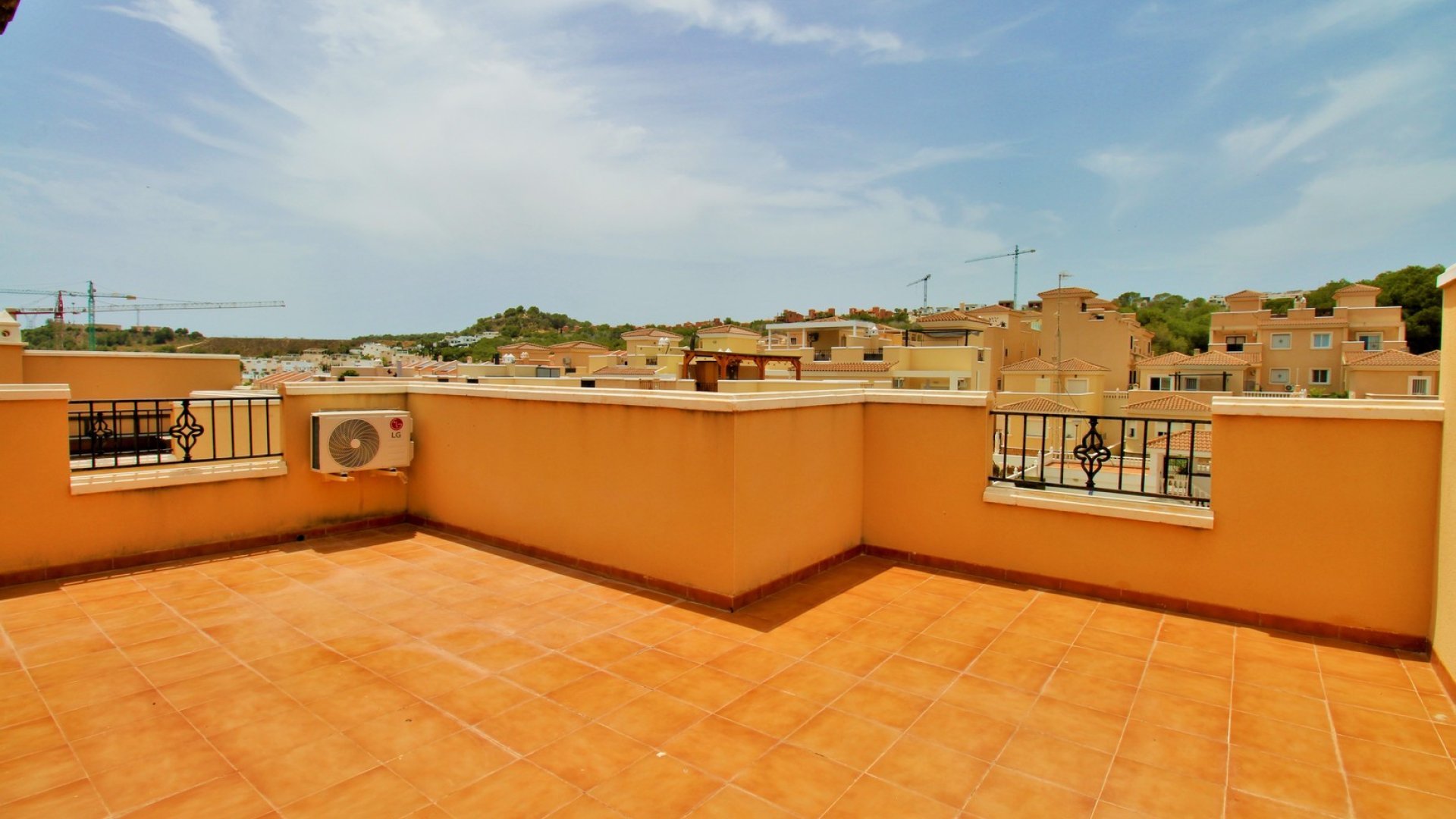 Resale - Townhouse -
San Miguel de Salinas