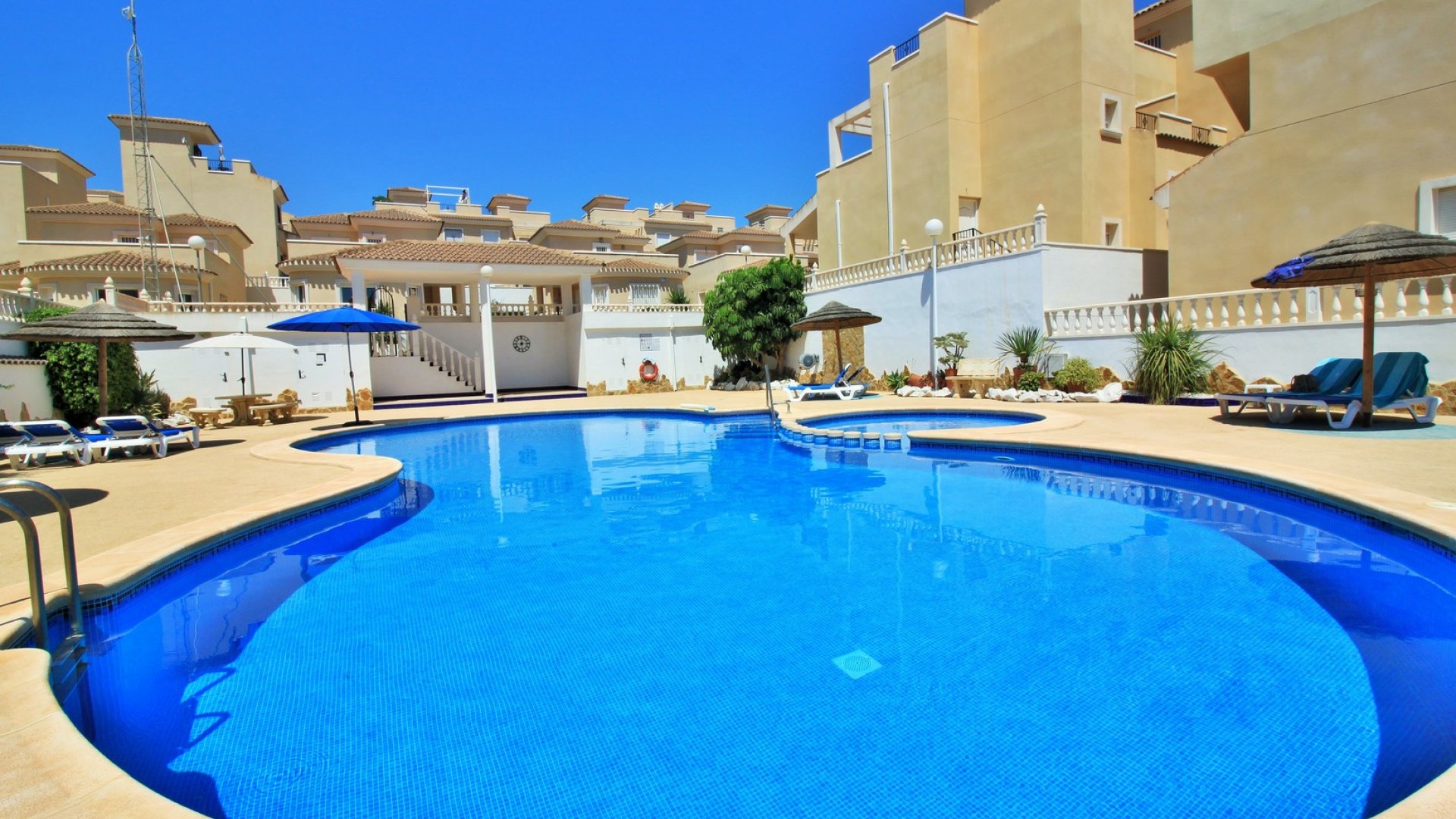 Resale - Townhouse -
San Miguel de Salinas
