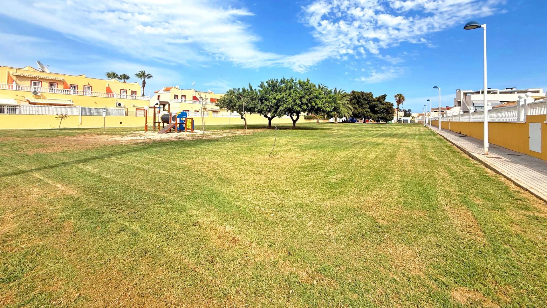 Resale - Townhouse -
Torrevieja - La Siesta