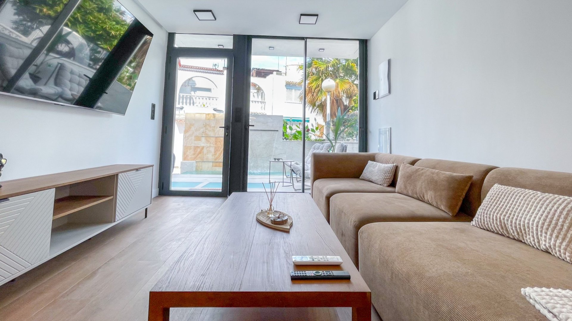 Resale - Townhouse -
Torrevieja - Nueva Torrevieja - Aguas Nuevas