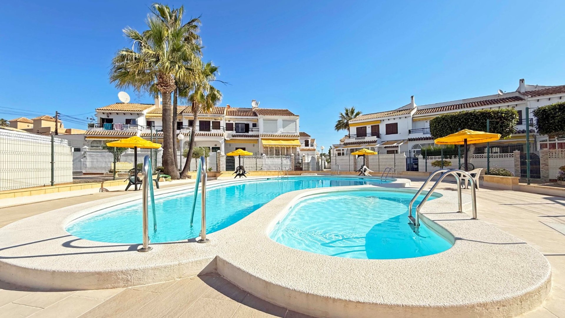 Resale - Townhouse -
Torrevieja - Torrelamata - La Mata
