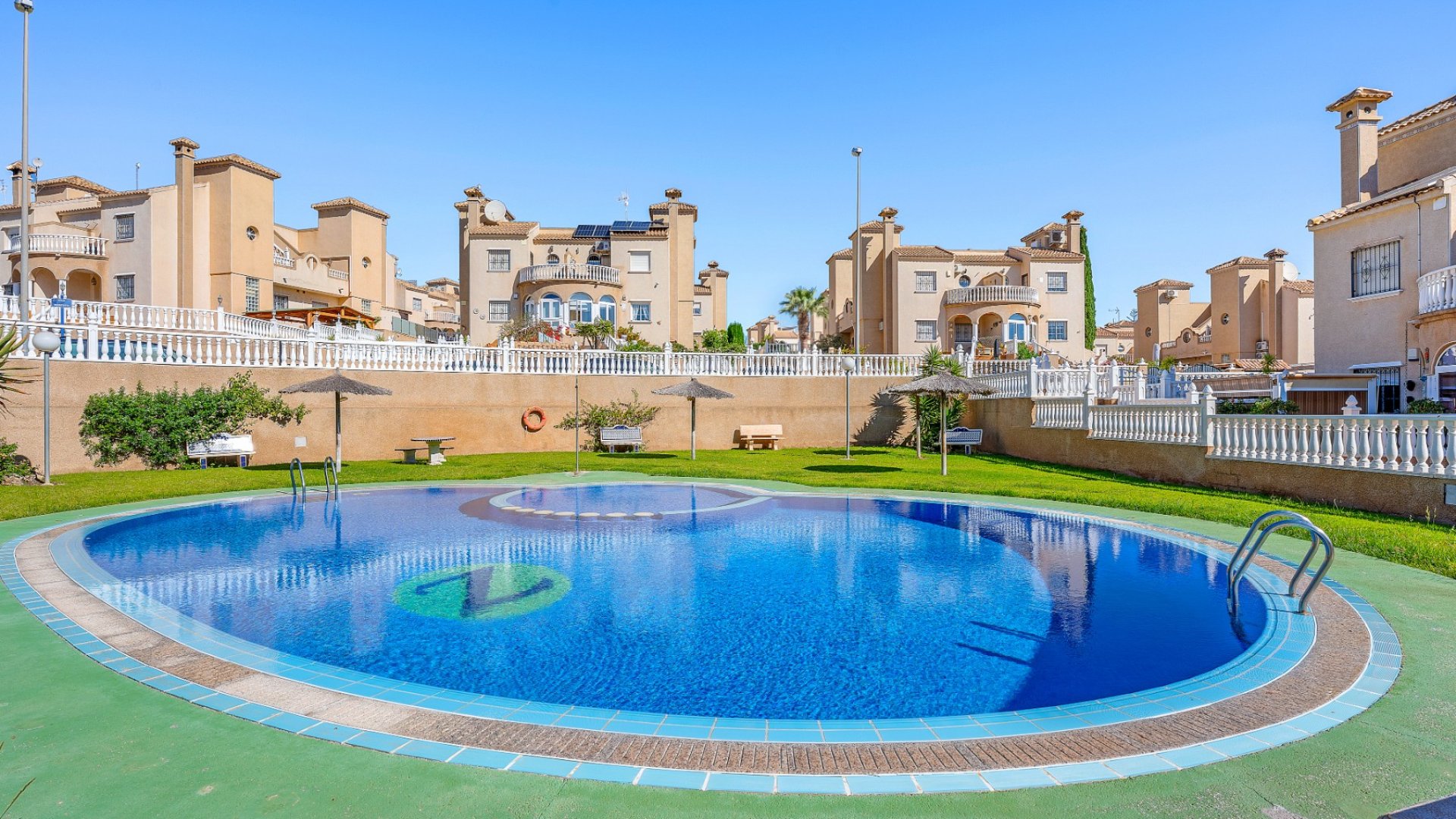 Resale - Townhouse -
Villamartín - Costa Blanca