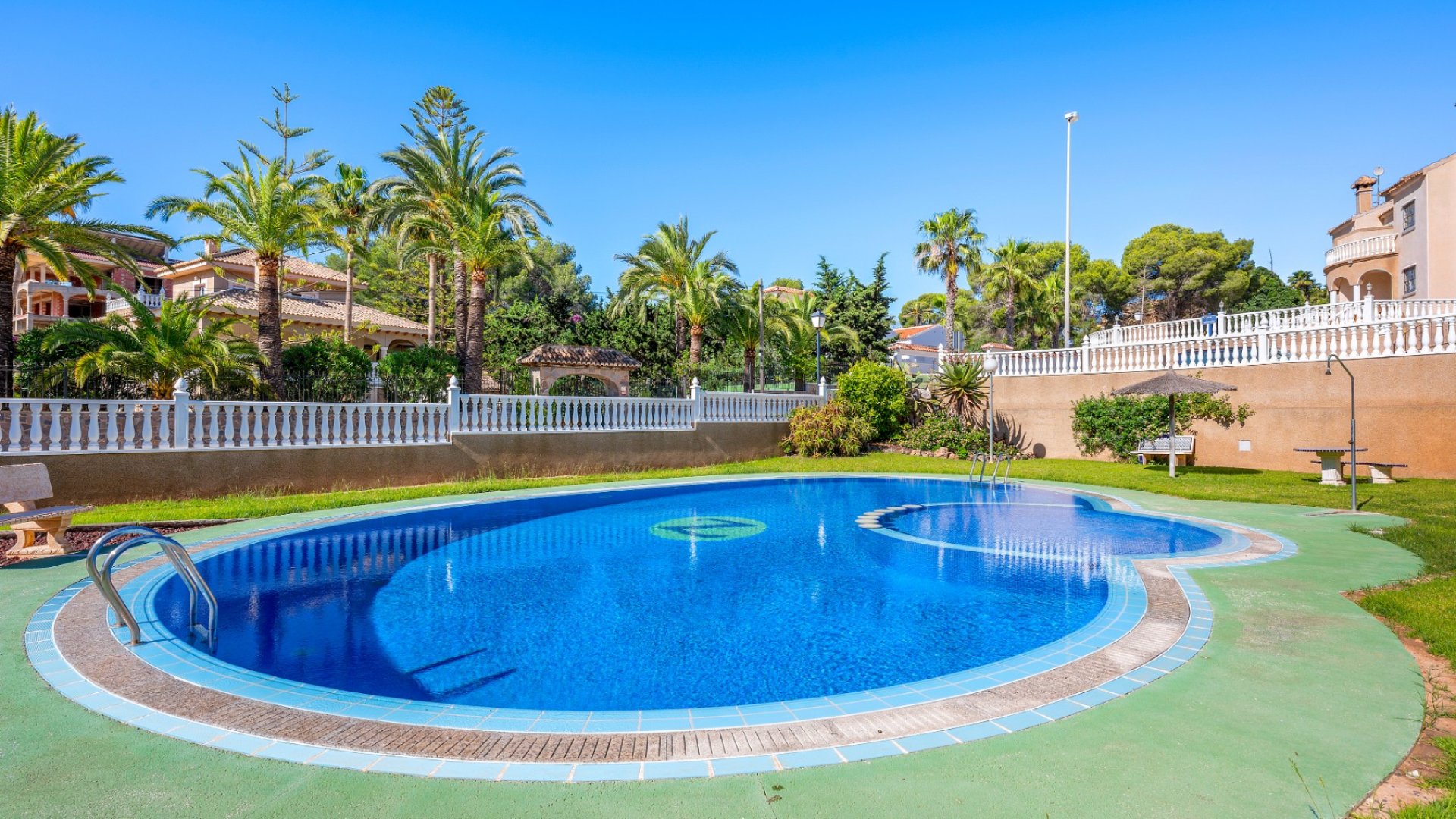 Resale - Townhouse -
Villamartín - Costa Blanca