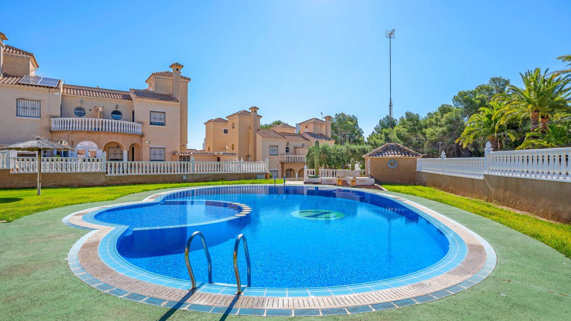 Resale - Townhouse -
Villamartín - Costa Blanca