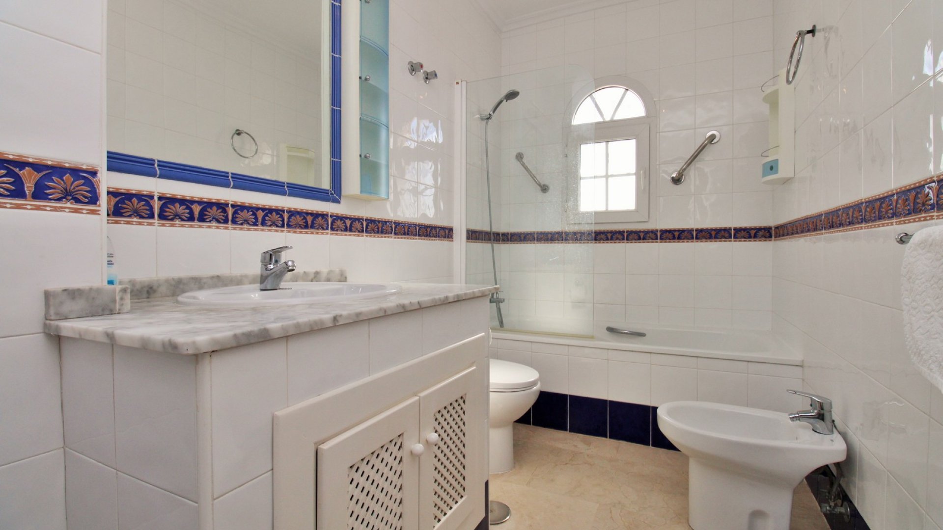 Resale - Townhouse -
Villamartín - Las Violetas