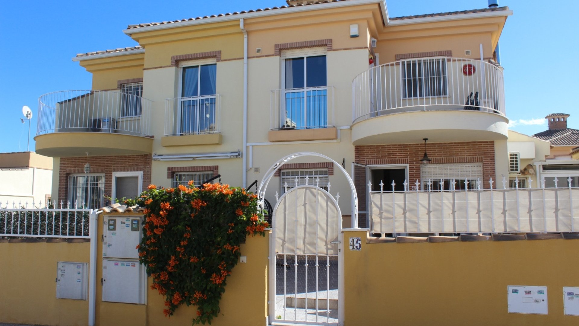 Resale - Townhouse -
Villamartín - PAU 8