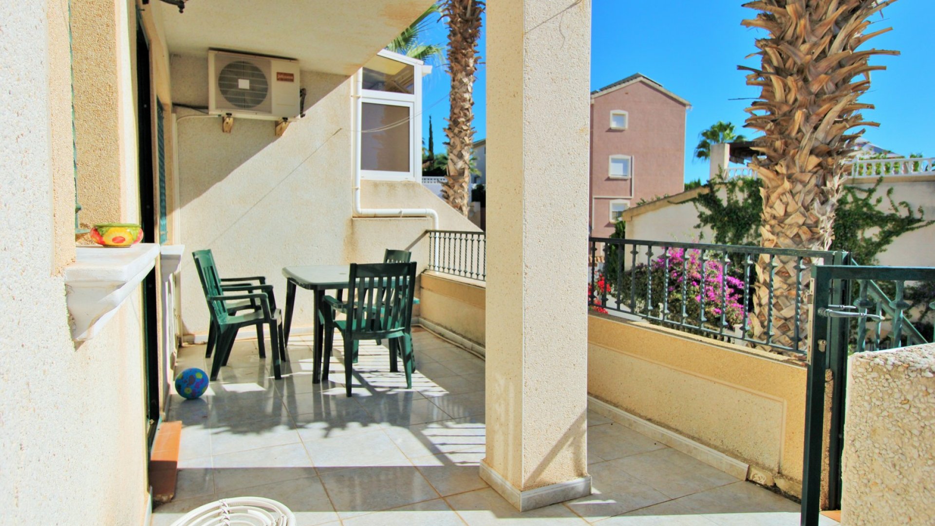 Resale - Townhouse -
Villamartín