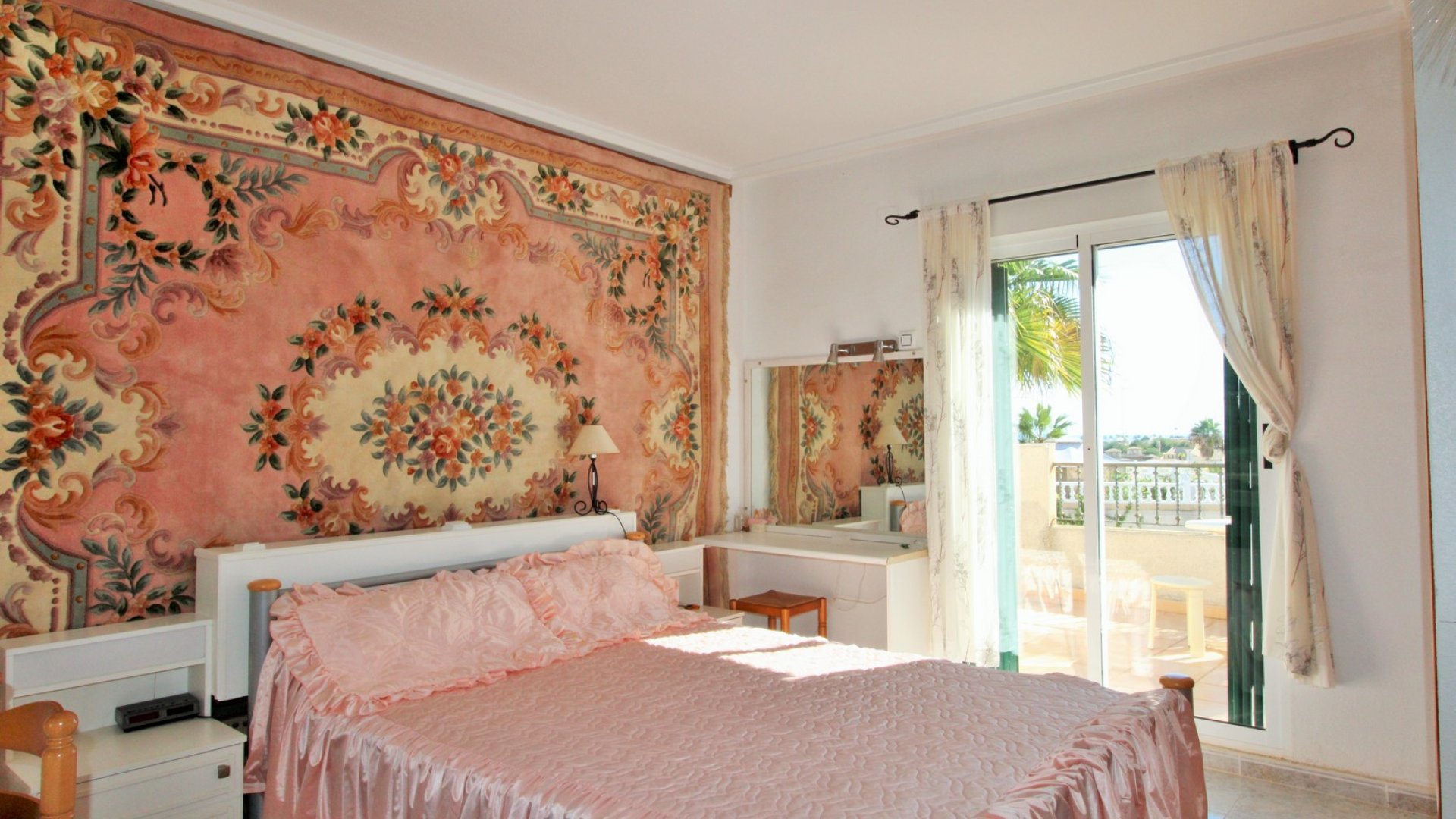 Resale - Townhouse -
Villamartín