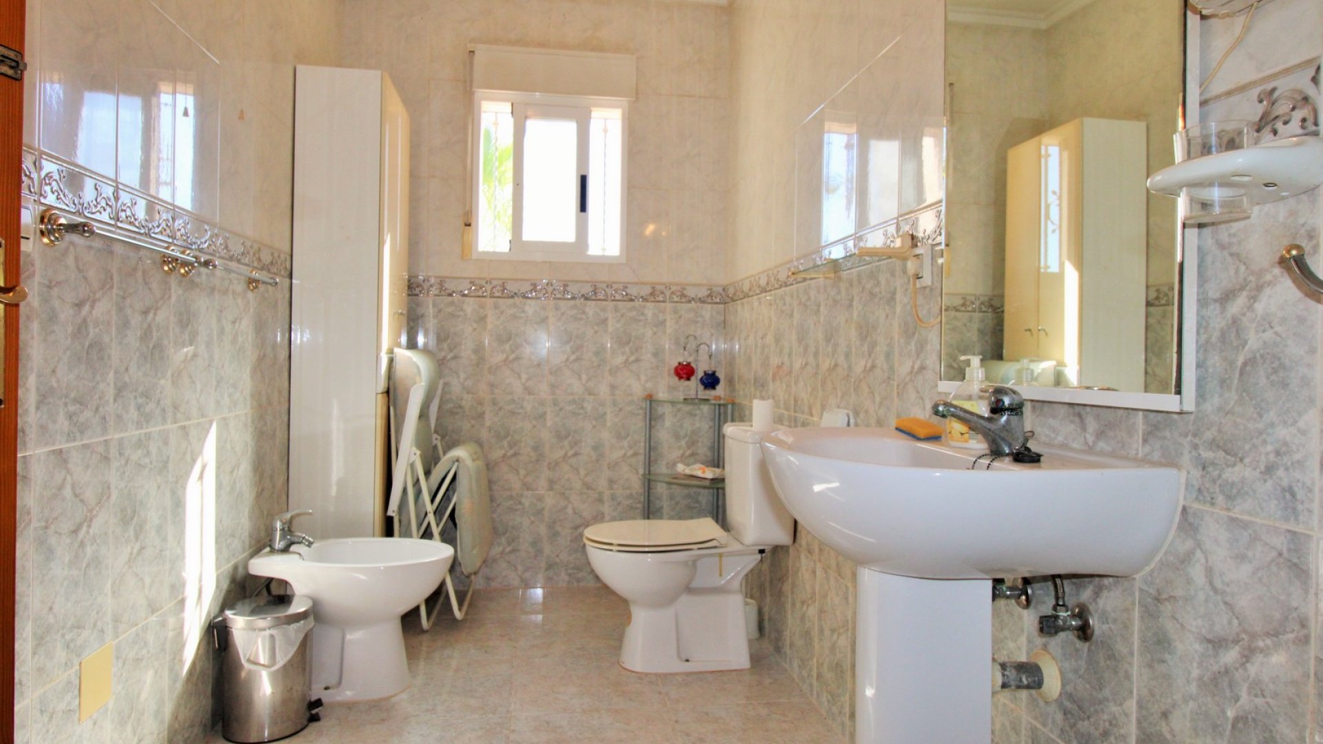 Resale - Townhouse -
Villamartín