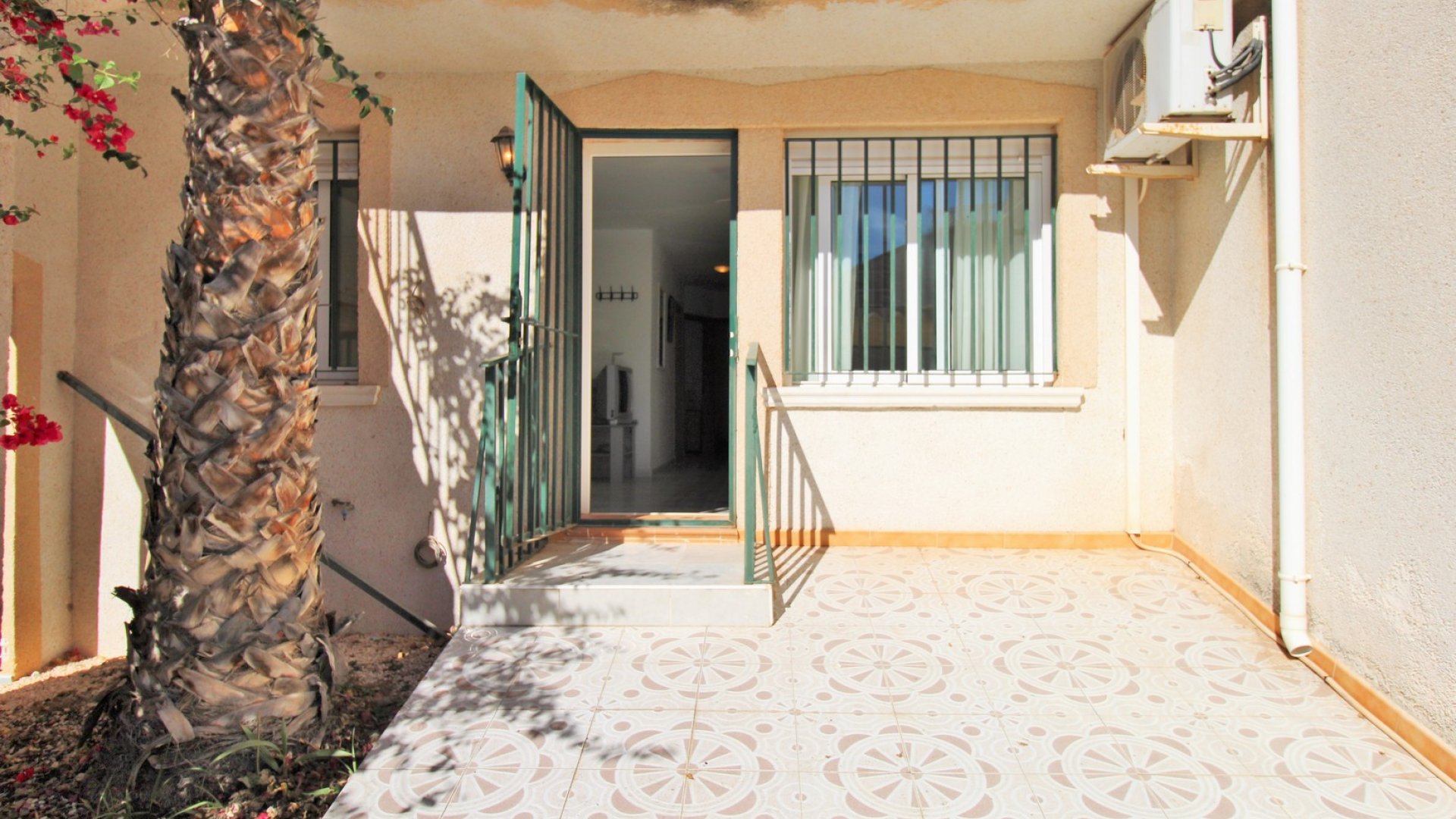 Resale - Townhouse -
Villamartín
