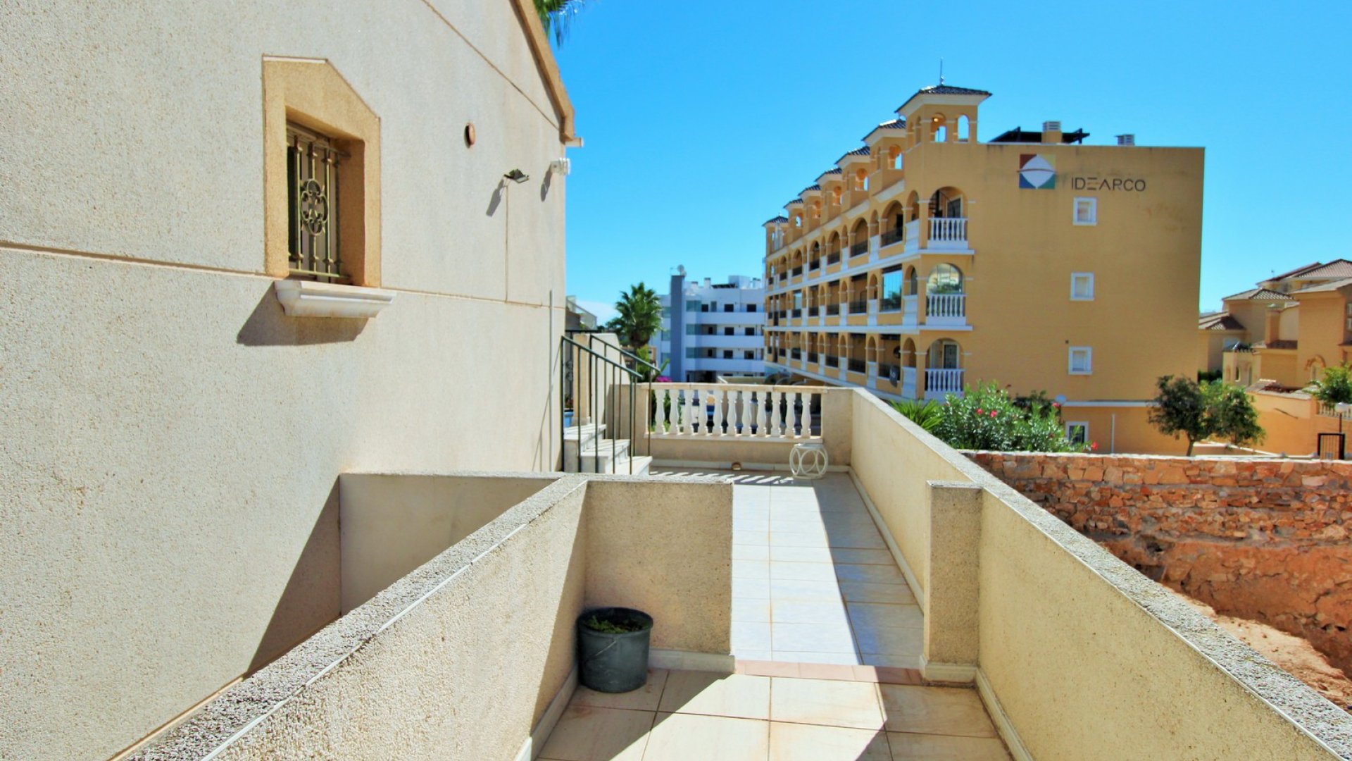 Resale - Townhouse -
Villamartín