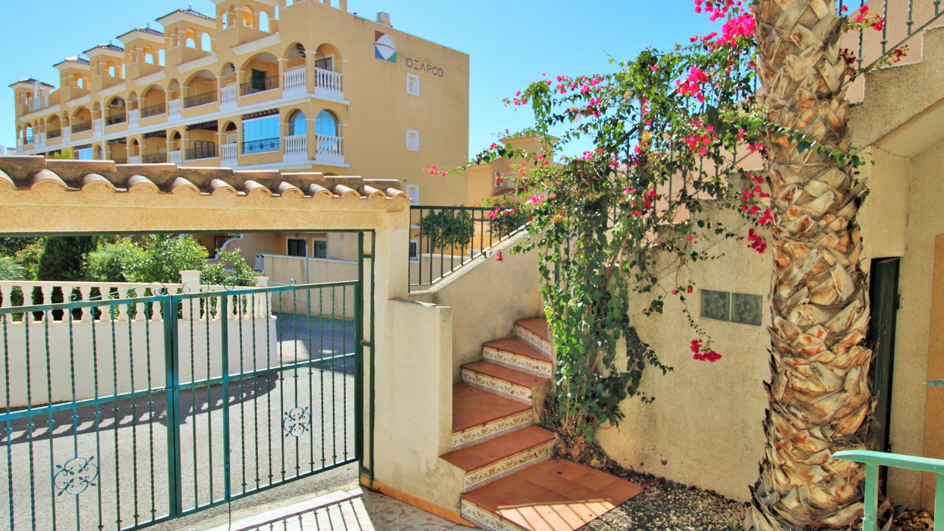 Resale - Townhouse -
Villamartín