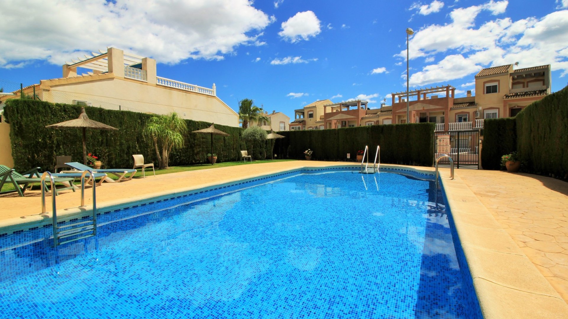 Resale - Townhouse -
Villamartín