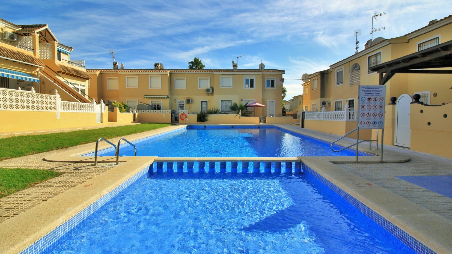 Resale - Townhouse -
Villamartín