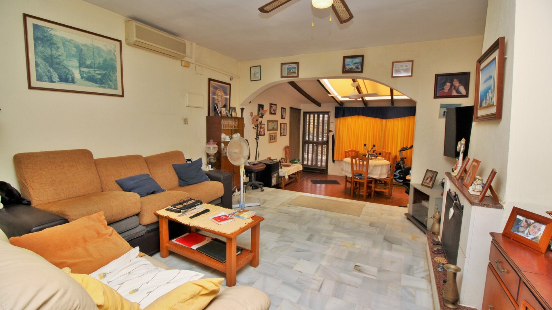 Resale - Townhouse -
Villamartín