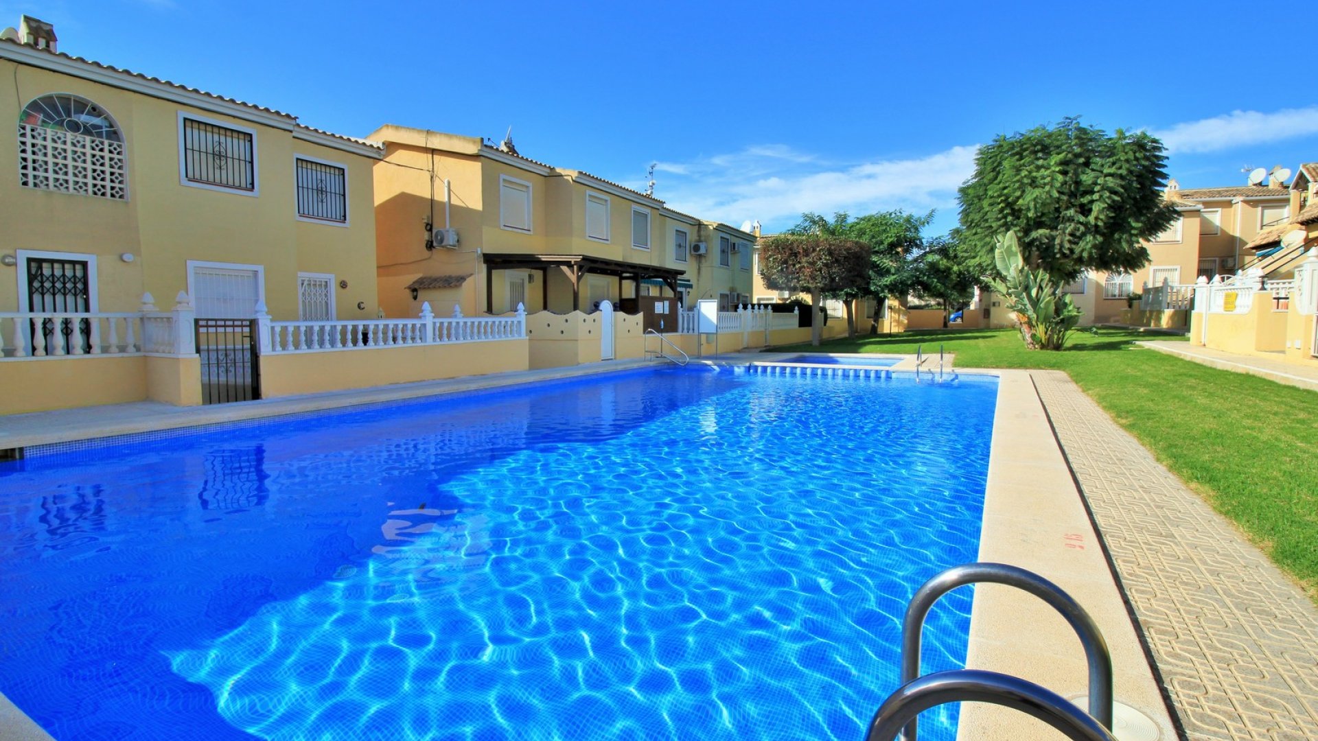 Resale - Townhouse -
Villamartín