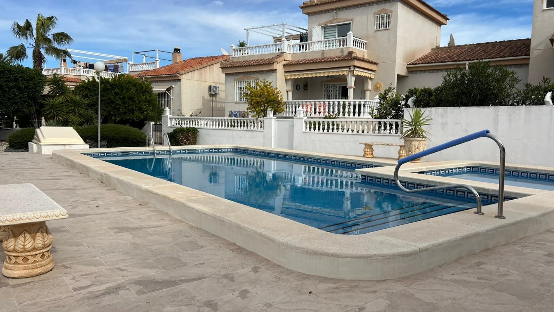 Resale - Villa -
Algorfa - La finca Golf