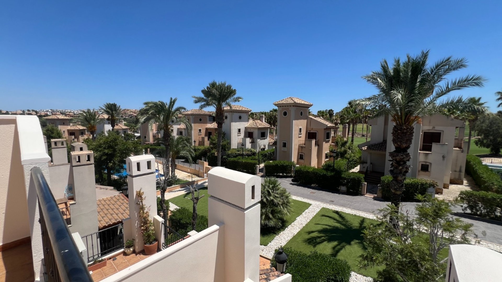 Resale - Villa -
Algorfa - La finca Golf