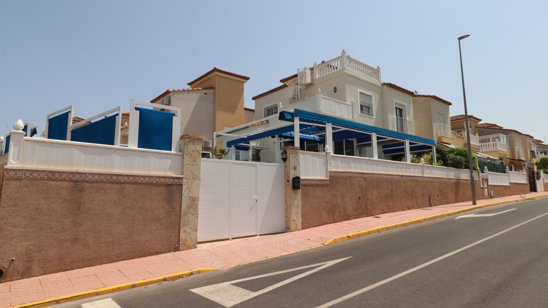 Resale - Villa -
Algorfa - Montebello
