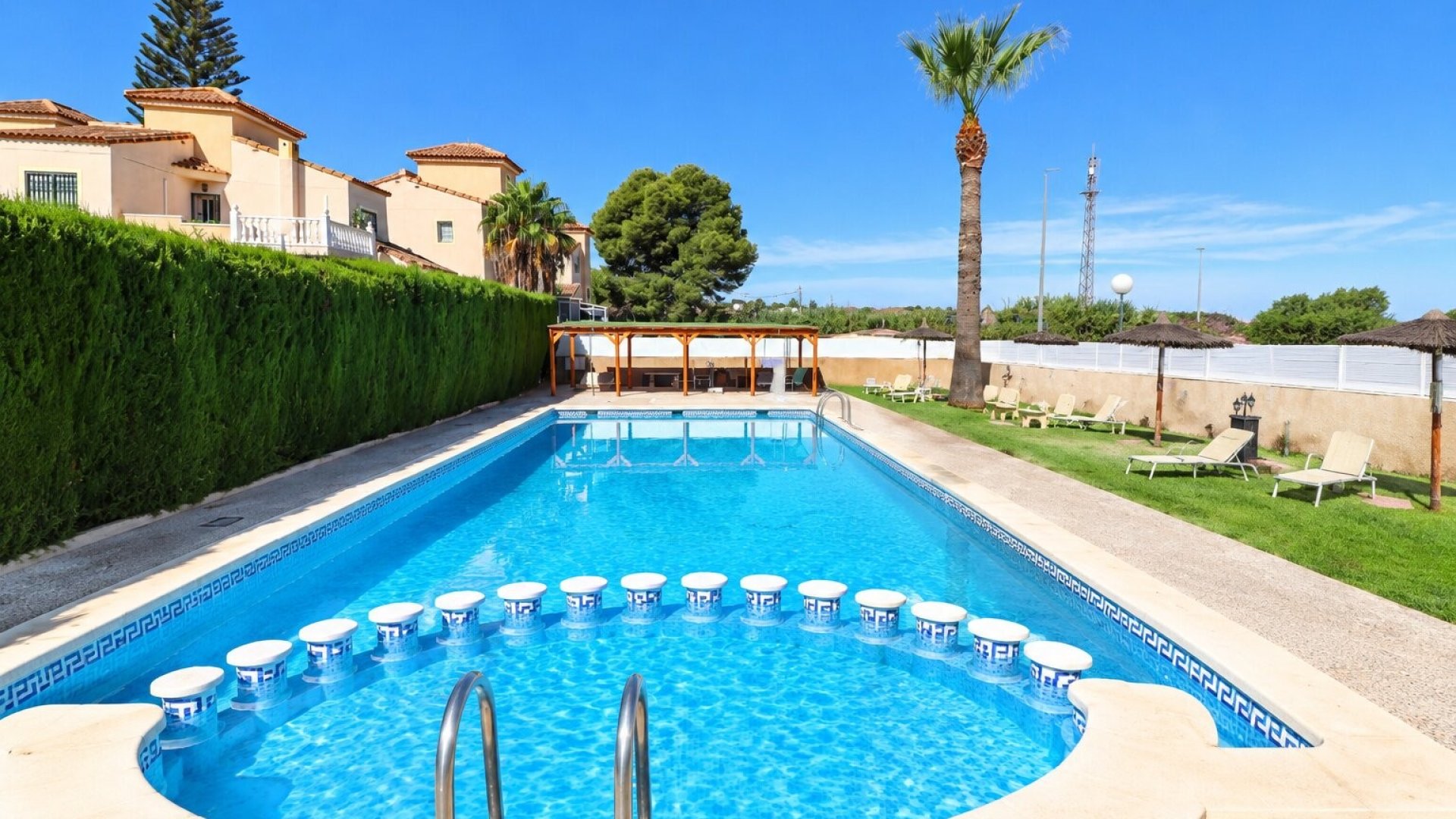 Resale - Villa -
Algorfa - Montebello