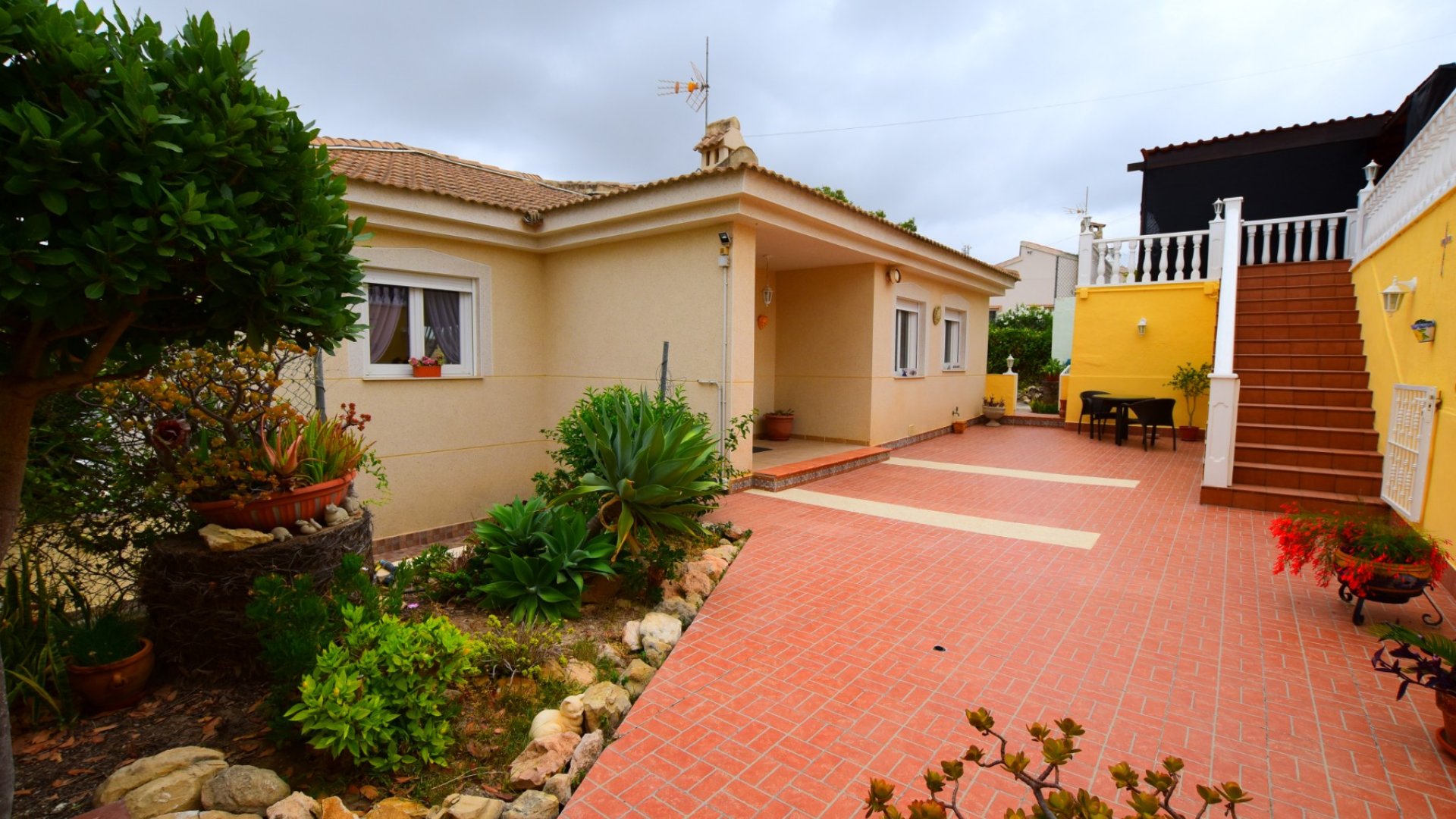 Resale - Villa -
Algorfa - Montemar
