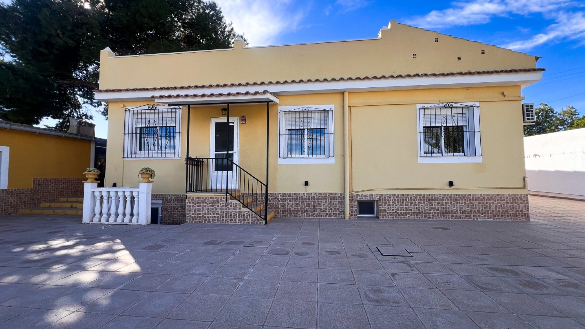 Resale - Villa -
Alicante - Moralet - Cañada del Fenollar
