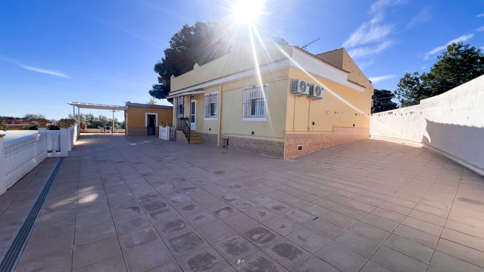 Resale - Villa -
Alicante - Moralet - Cañada del Fenollar