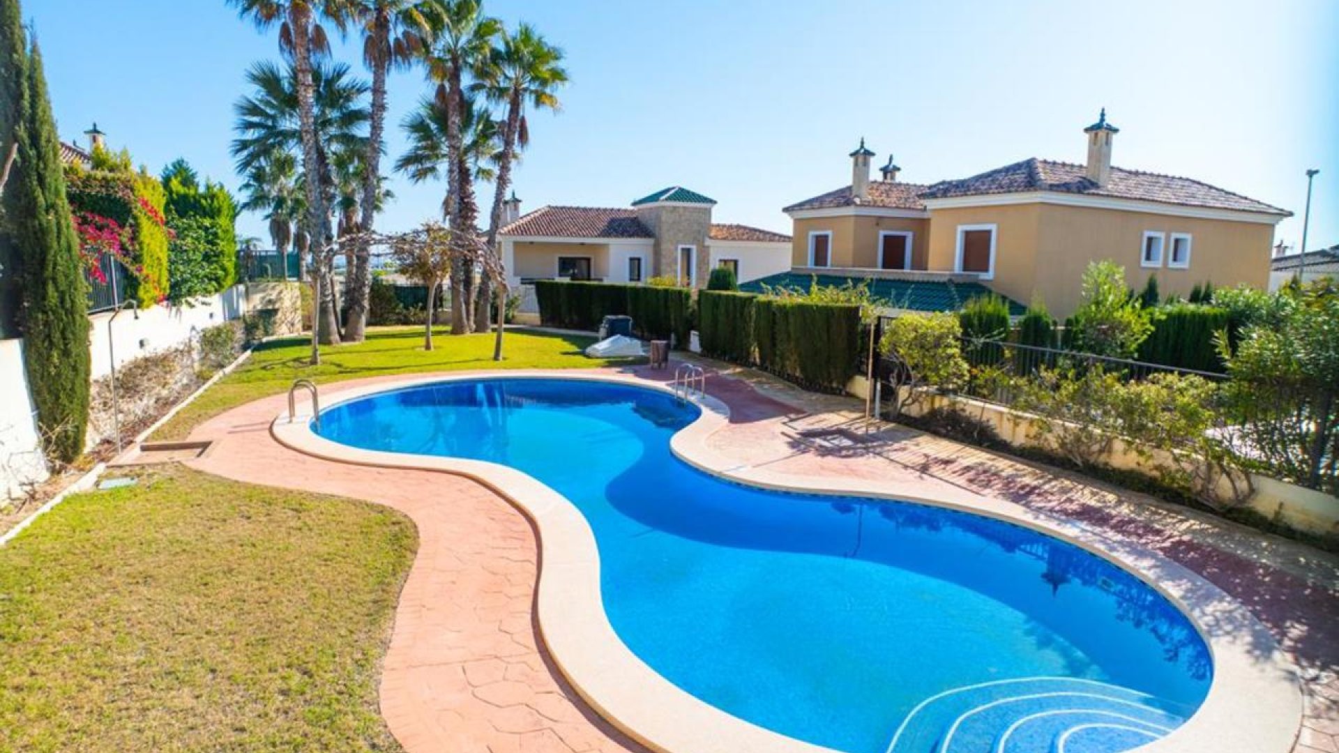 Resale - Villa -
Altaona Golf and Country Village - Altaona Golf - Country Village