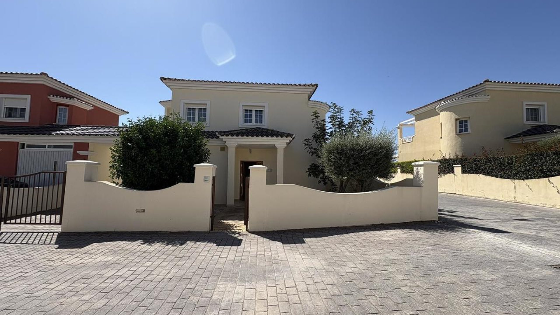 Resale - Villa -
Altaona Golf and Country Village - Altaona Golf - Country Village