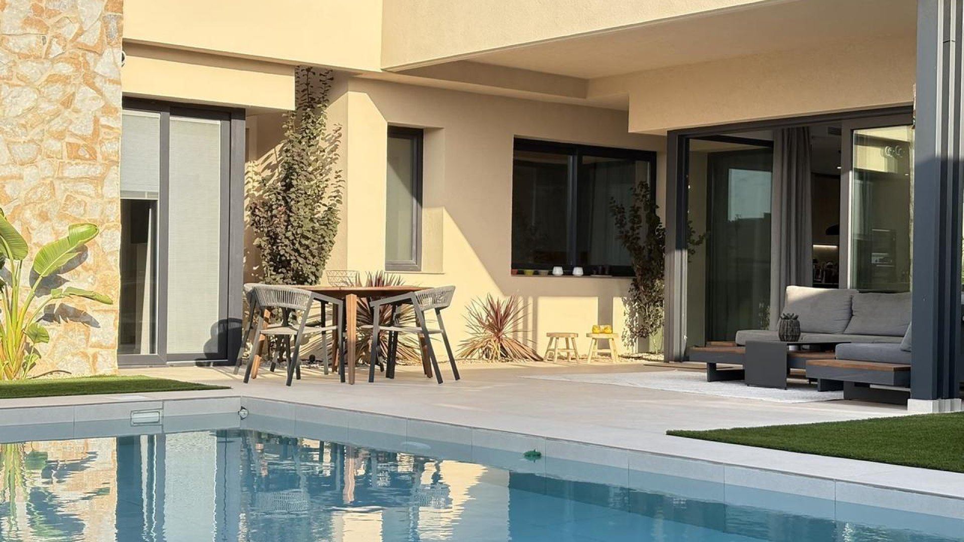 Resale - Villa -
Altaona Golf and Country Village - Altaona Golf - Country Village