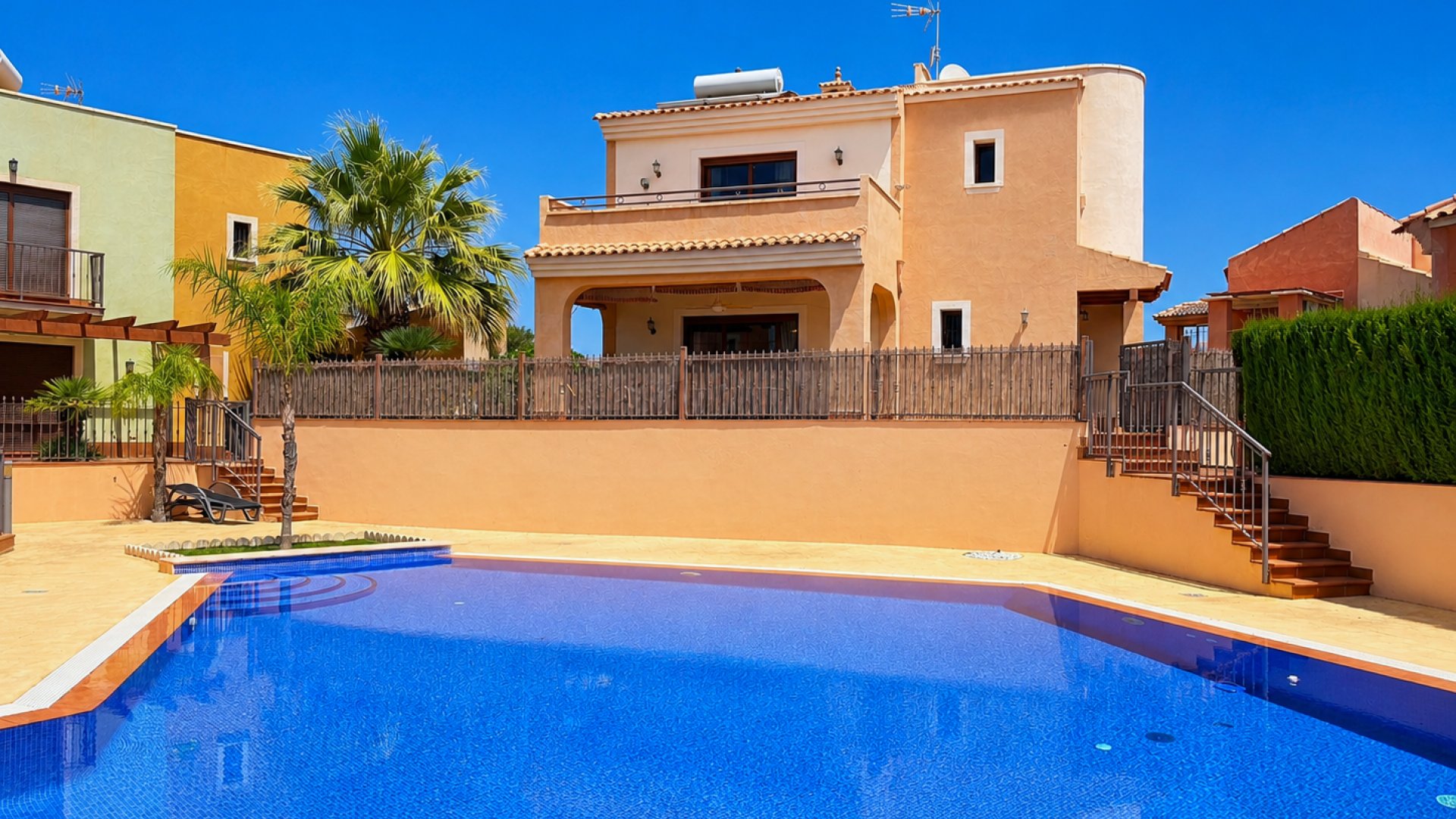 Resale - Villa -
Altaona Golf and Country Village - Altaona Golf - Country Village