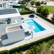 Resale - Villa -
Altaona Golf and Country Village - Altaona Golf - Country Village
