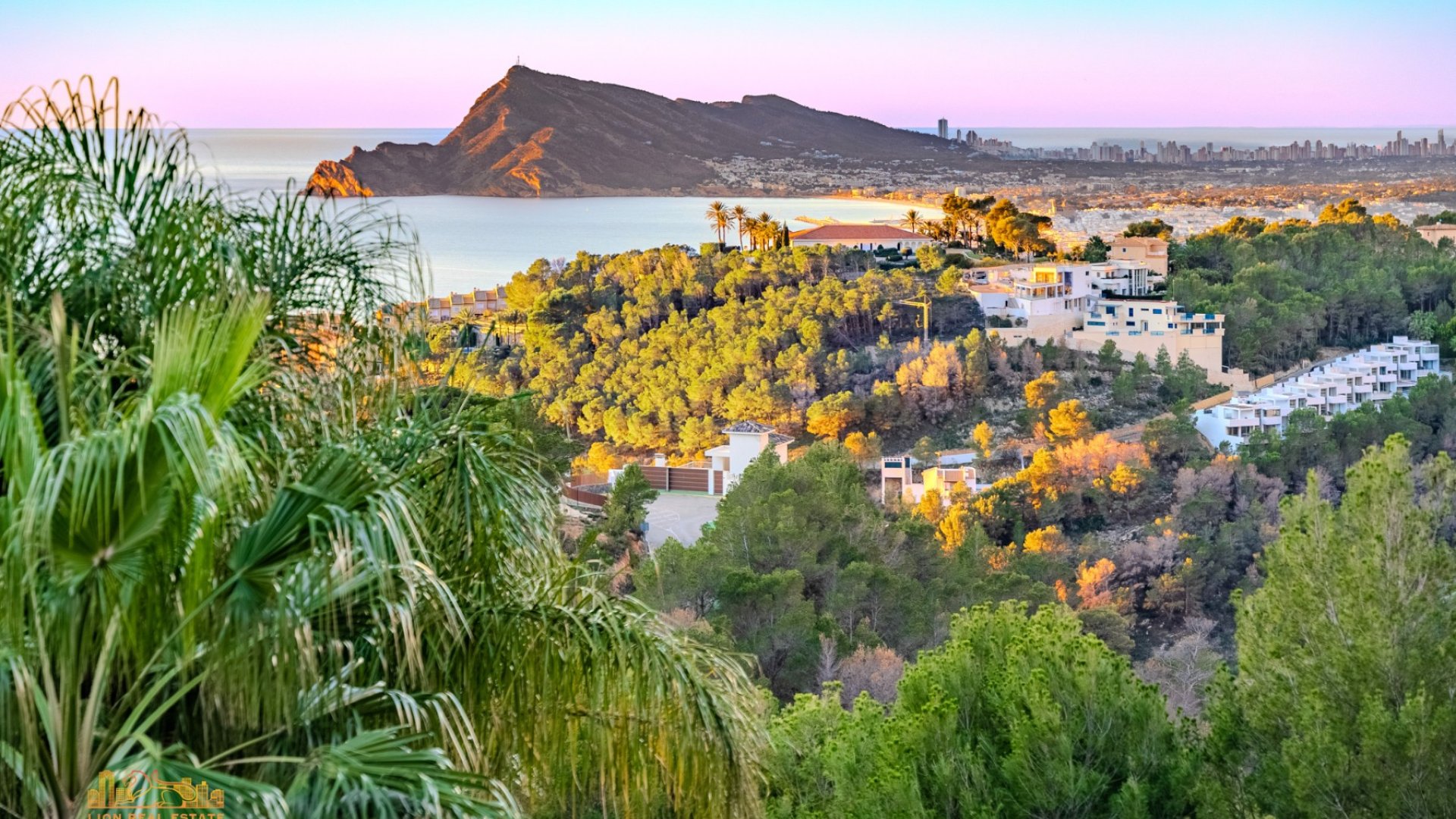 Resale - Villa -
Altea