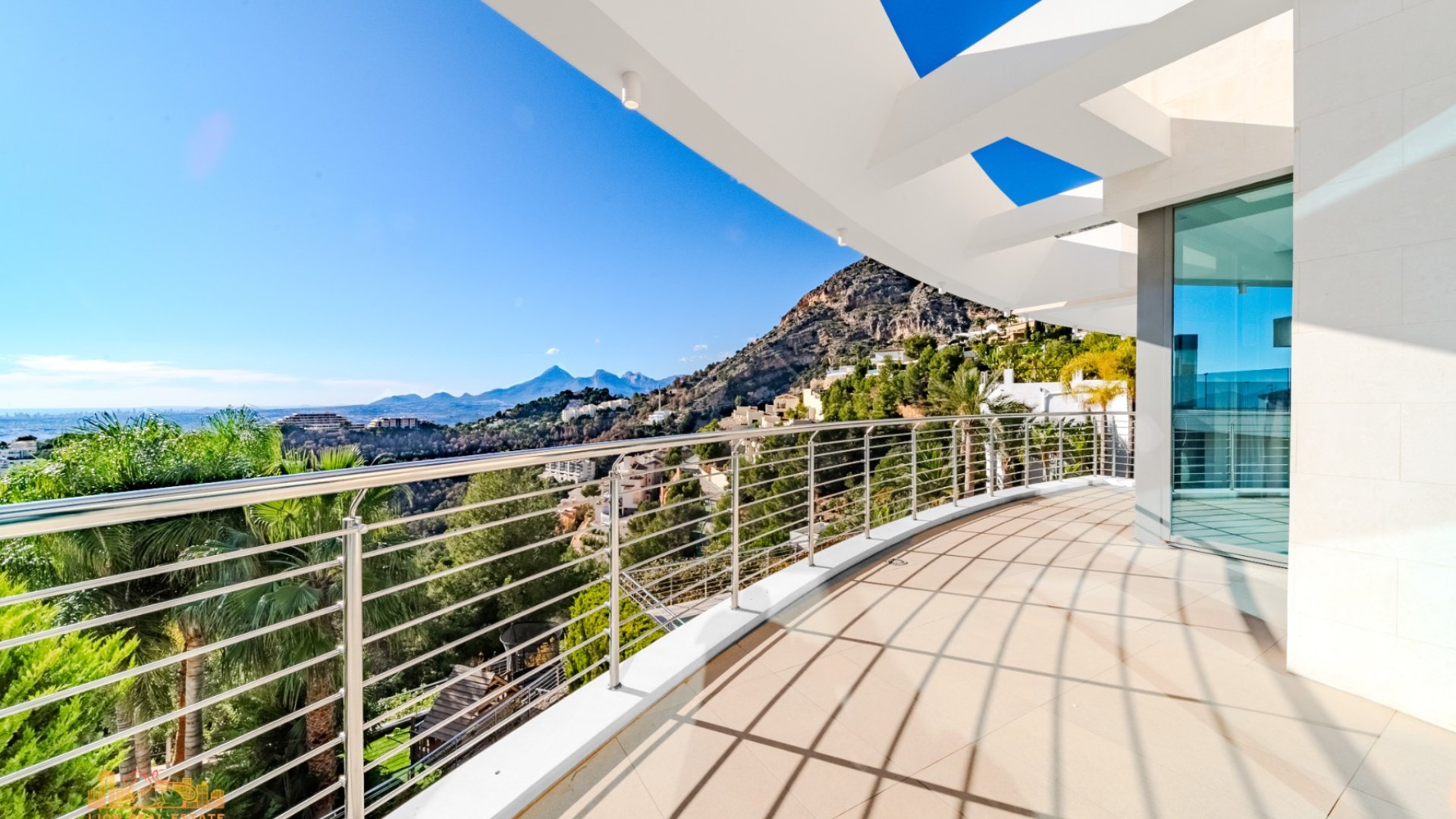 Resale - Villa -
Altea