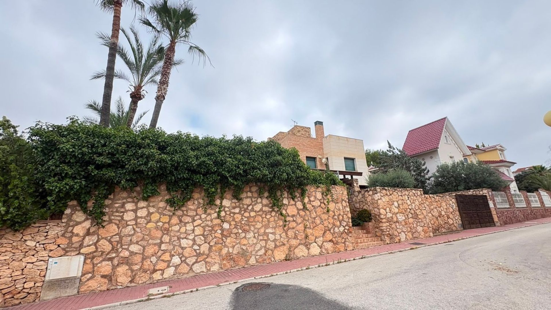 Resale - Villa -
Altorreal