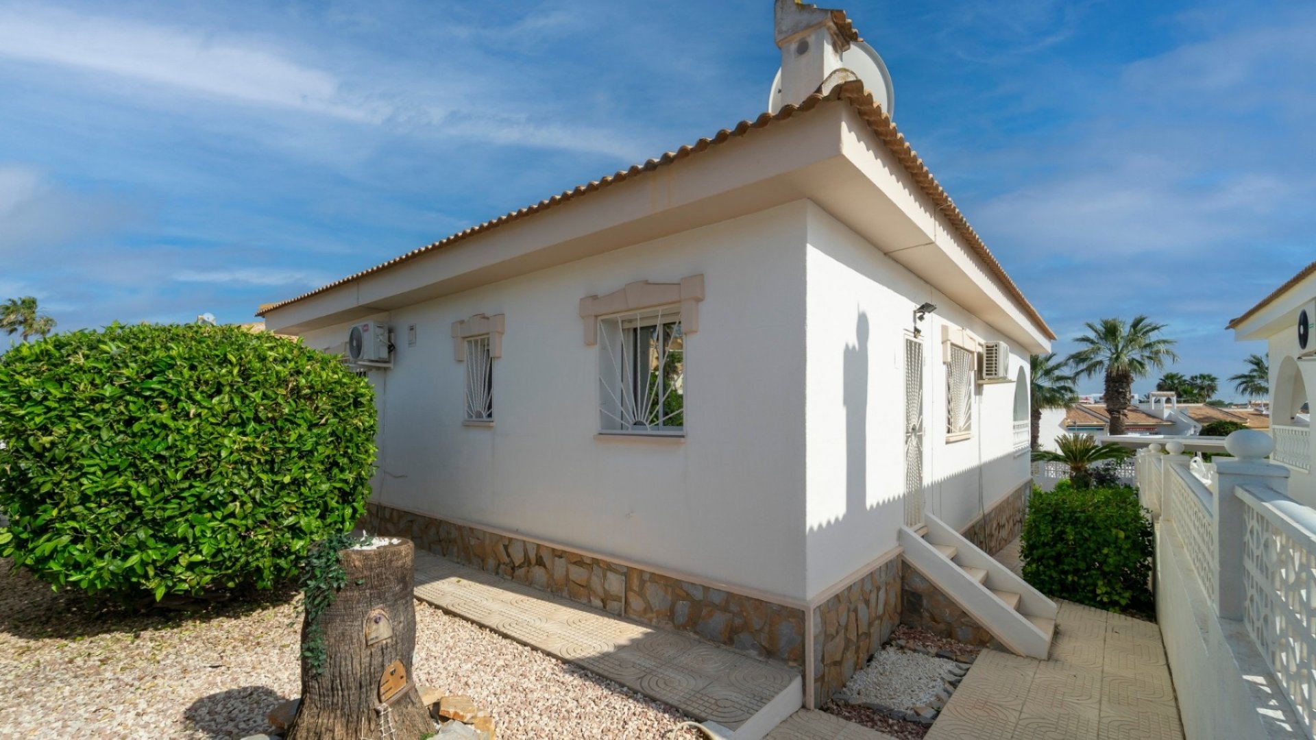 Resale - Villa -
Benijofar - Monte Azul