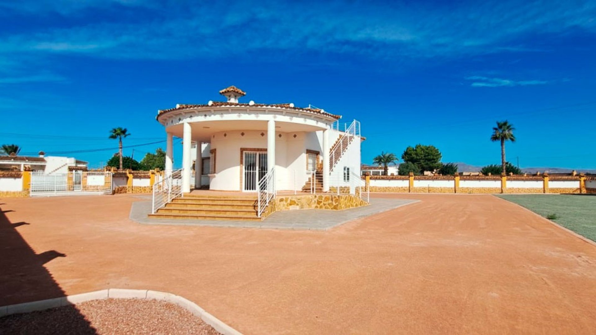 Resale - Villa -
Catral