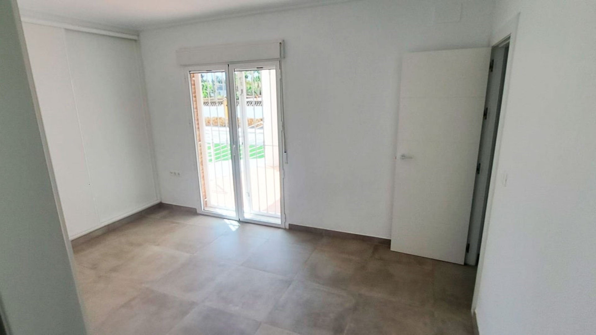 Resale - Villa -
Catral