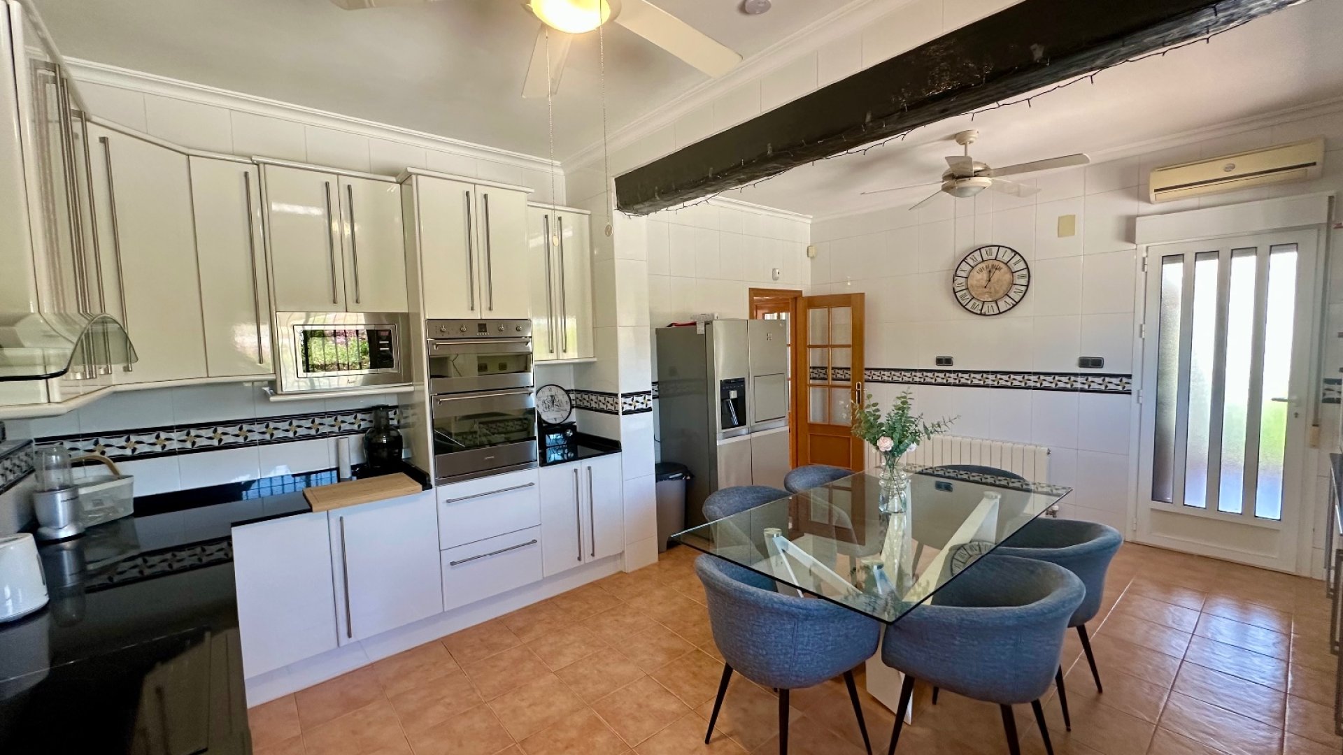 Resale - Villa -
Catral