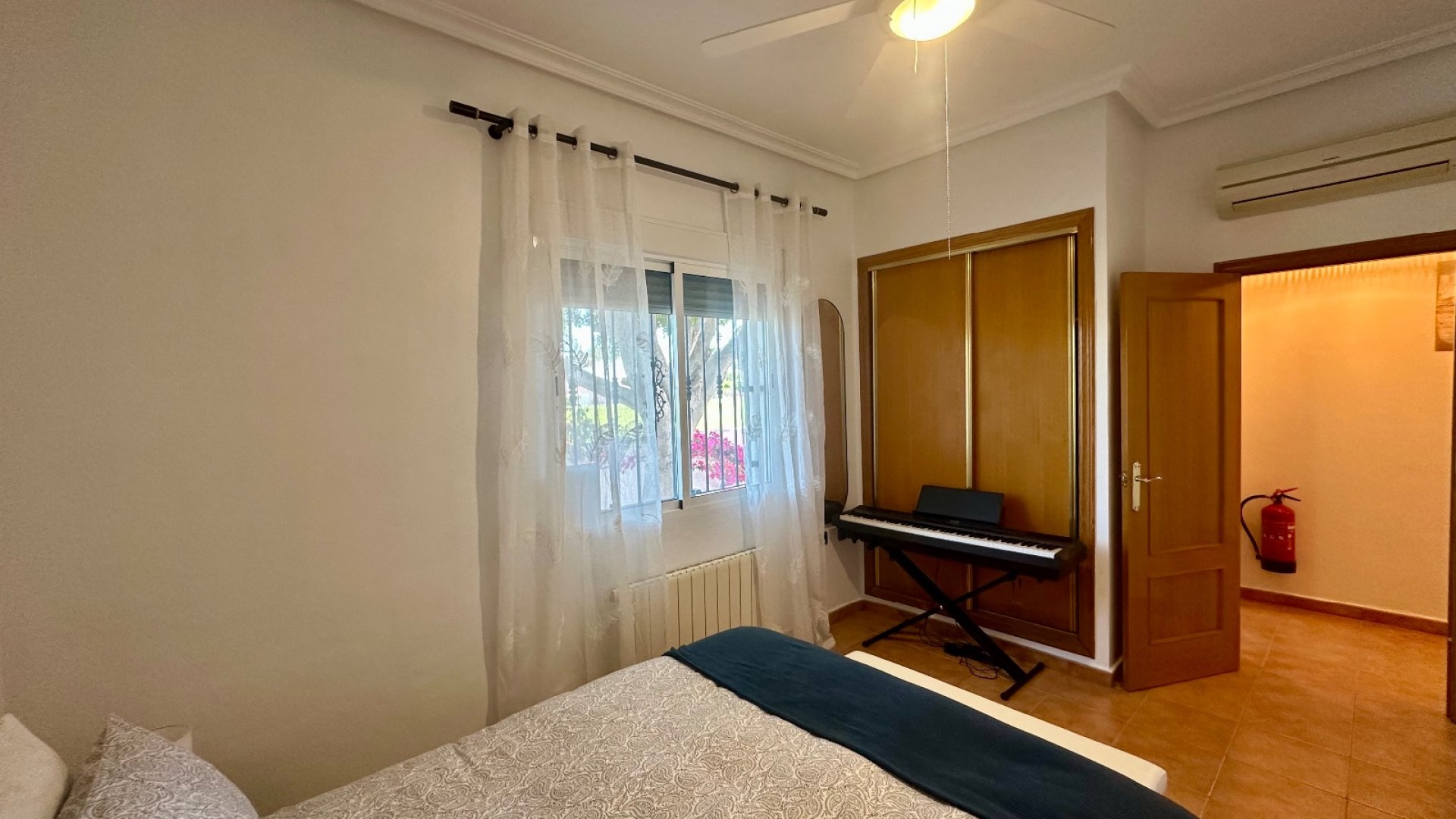 Resale - Villa -
Catral