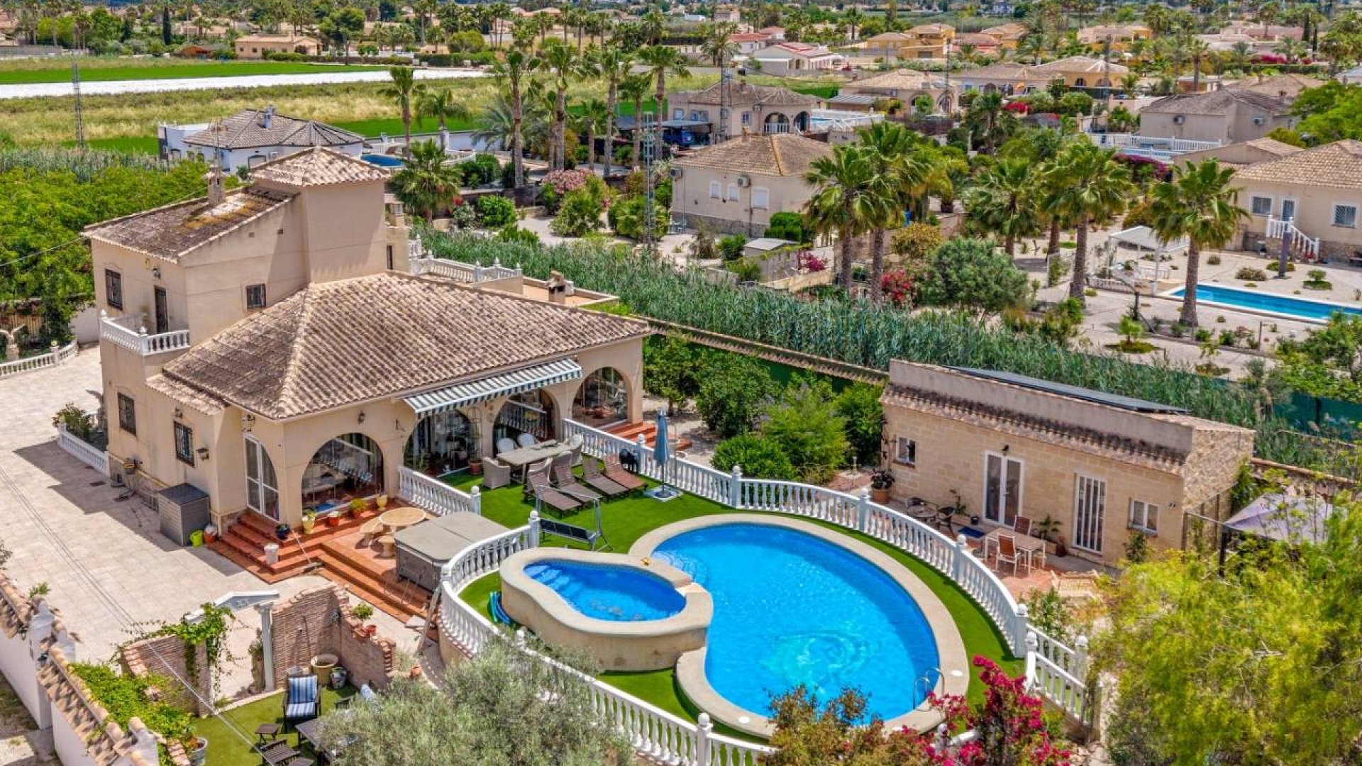 Resale - Villa -
Catral