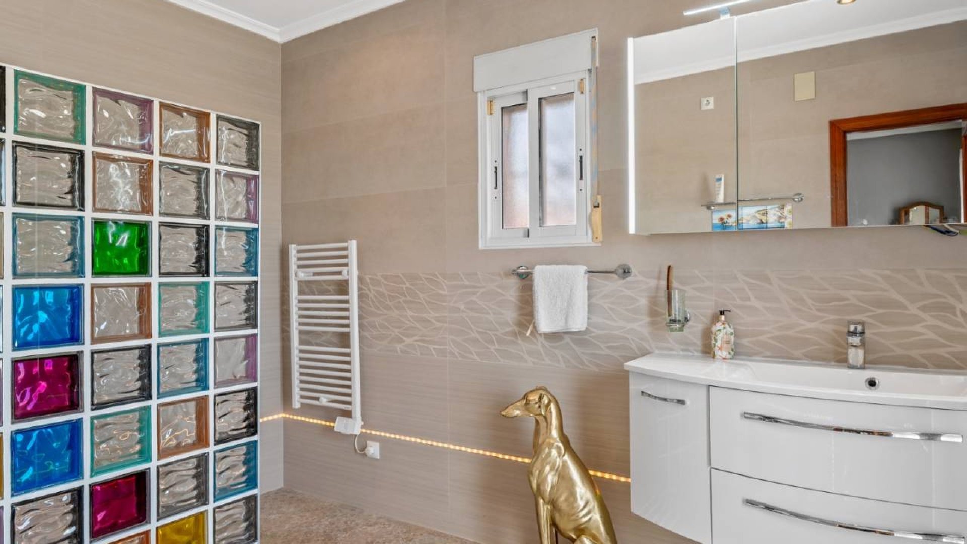 Resale - Villa -
Catral